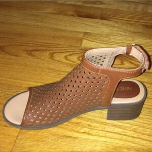 NINE WEST PUTIAN LASER CUT OUT SANDALS